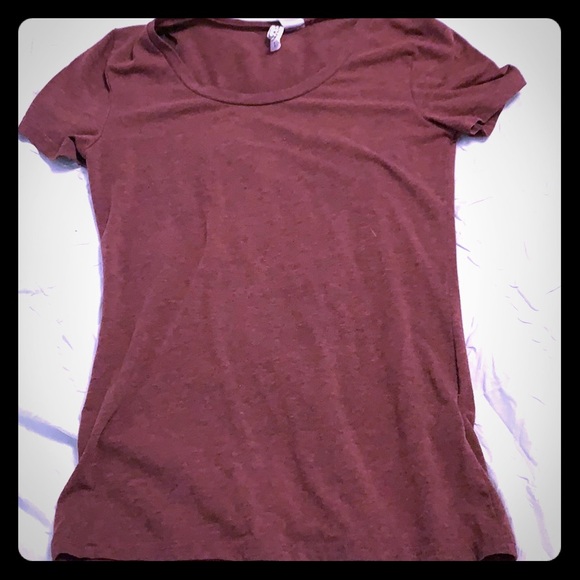 Divided Tops - A t-shirt from the brand divided. Divided Tops - A t-shirt from the brand divided.
